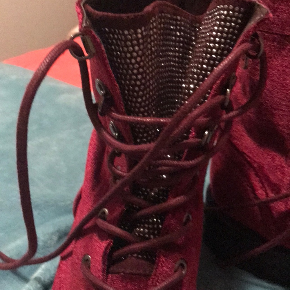 Shoes - Picture 2 of 7